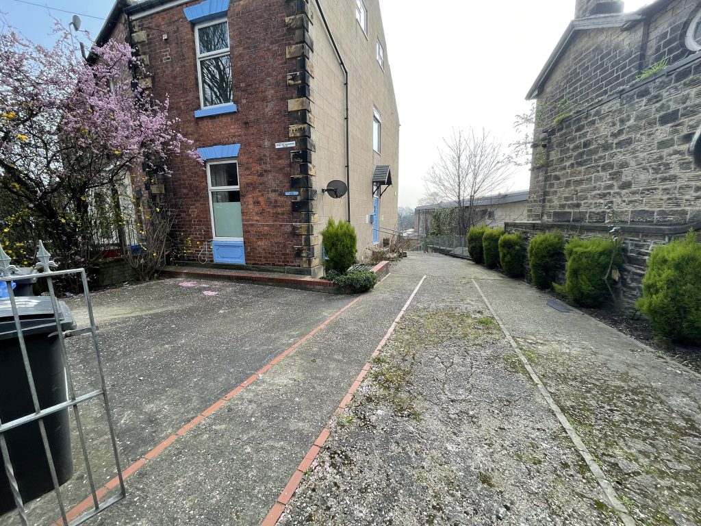 4 Bedroom SemiDetached House Glossop Road, Sheffield, S10 iLet4You